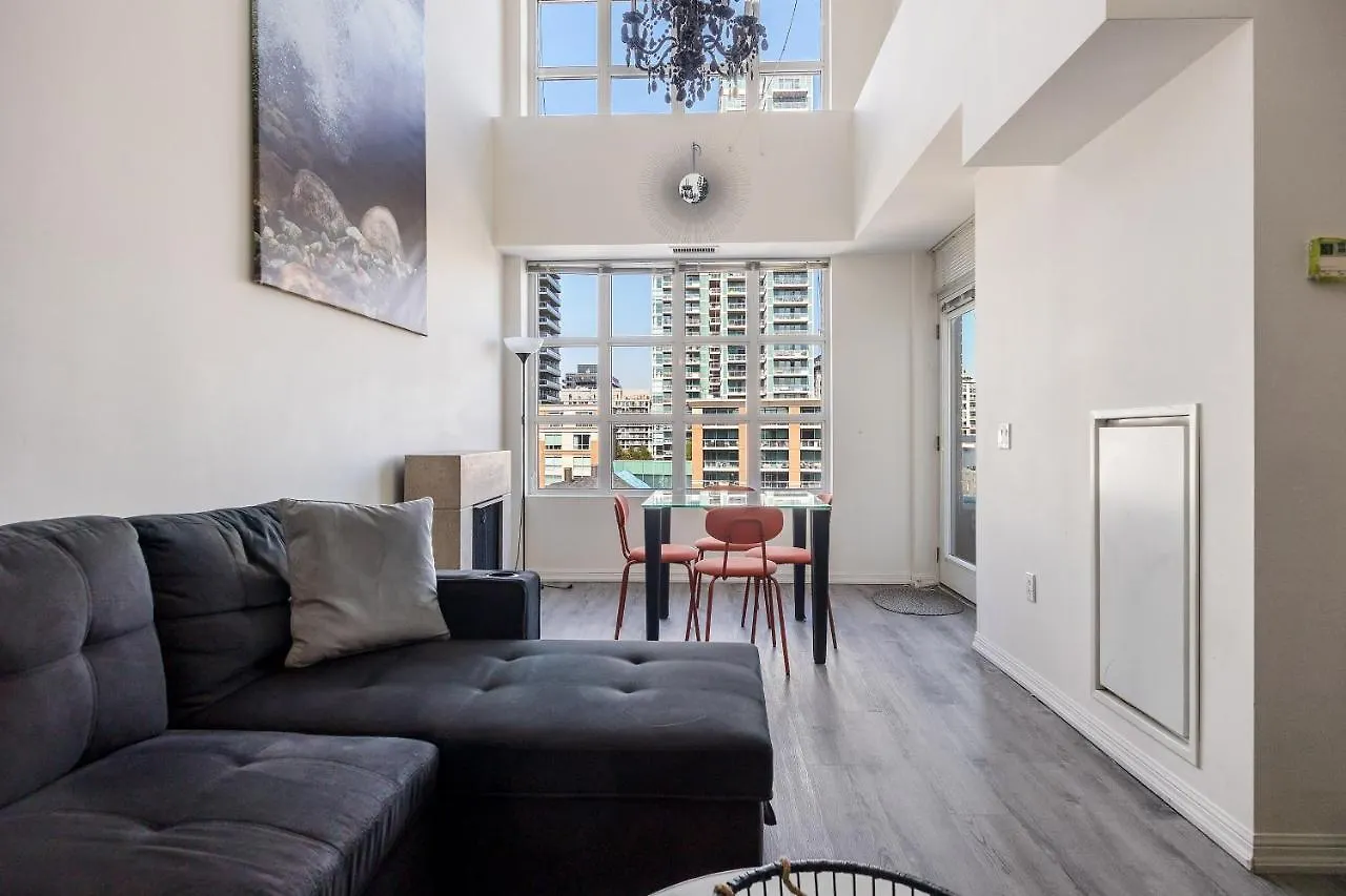 Apartment 1 Bed Plus Den Downtown Toronto